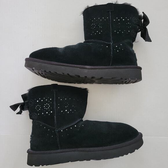 Ugg Boots Black Suede Gem Crystal Studded Bow Women Size 9 New S/N 1019197 - Picture 1 of 7